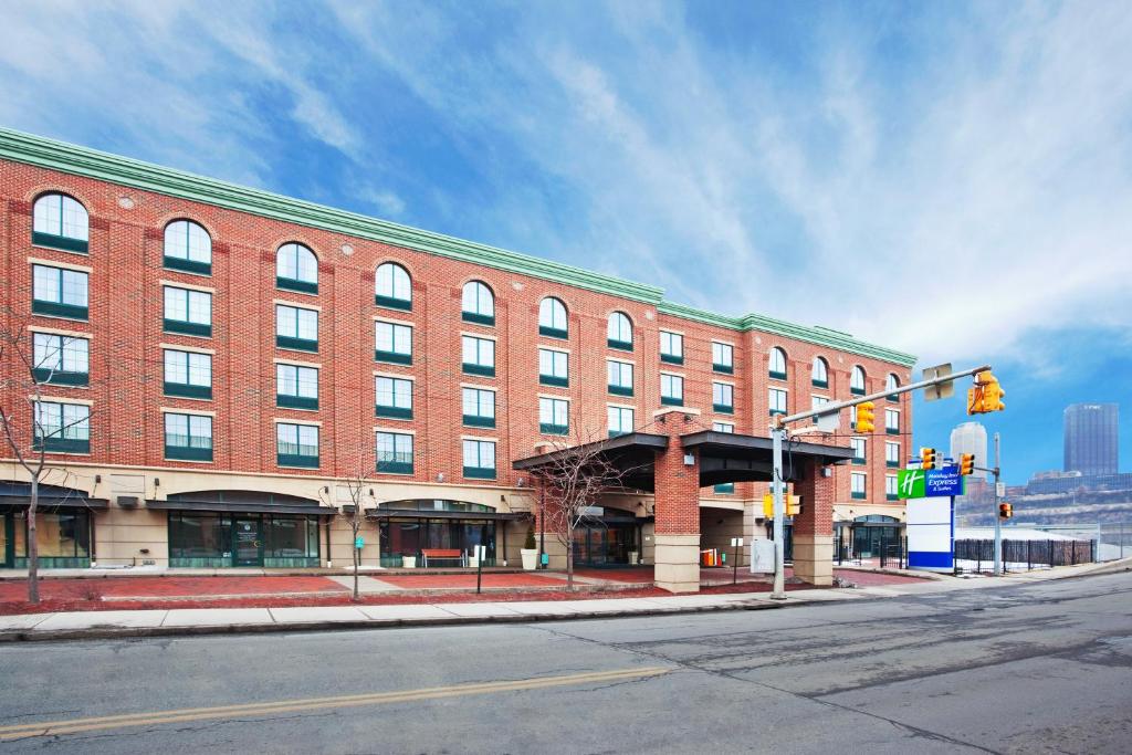 Holiday Inn Express Hotel & Suites Pittsburgh-South Side